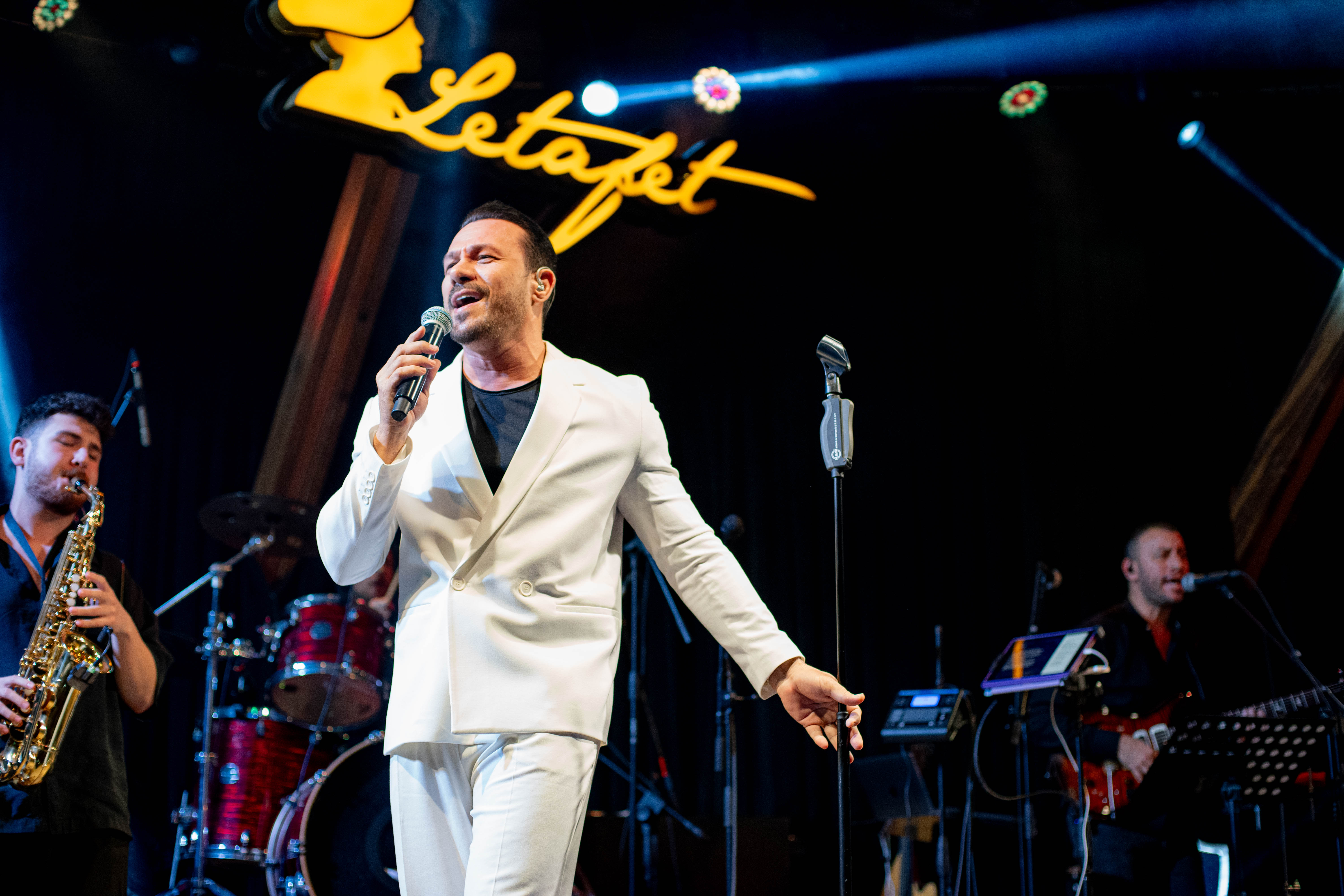 Korhan Saygıner Yılbaşı özel sahnesiyle Letafet’te büyük beğeni topladı