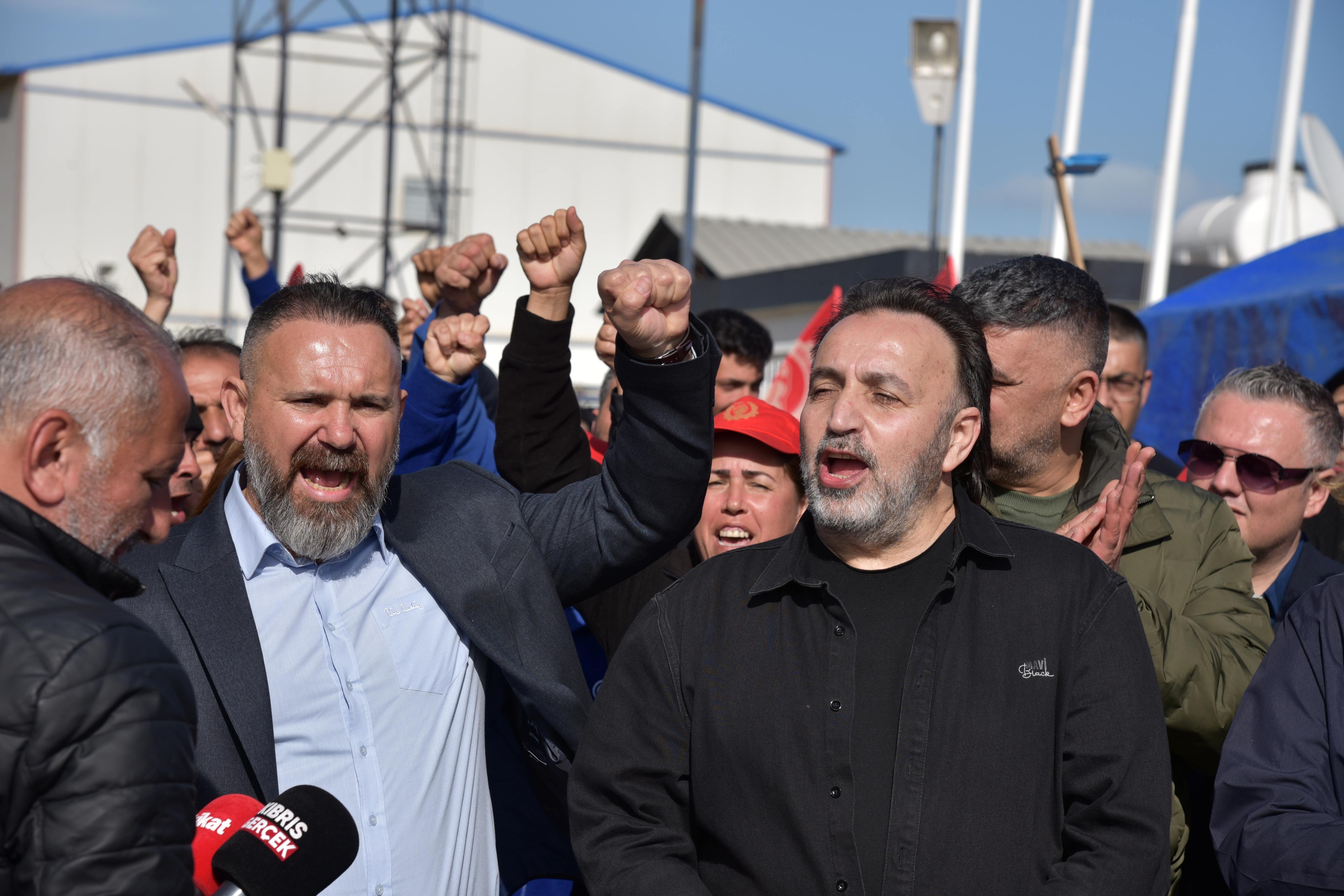 KTAMS VE KAMUSEN özelde sendikalaşmaya destek için grev yaptı...