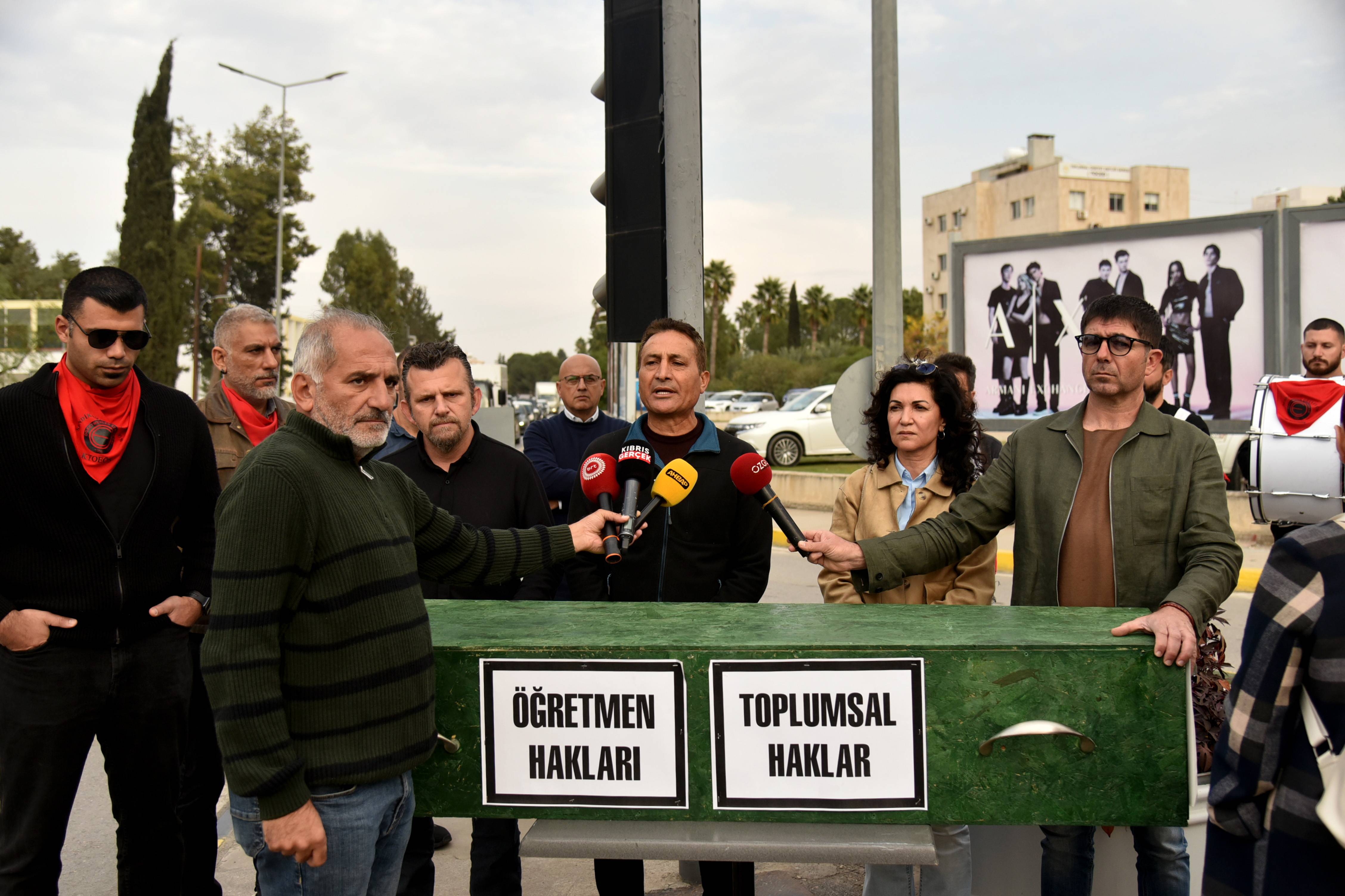 KTOEÖS, eylem yaptı: Öğretmenleri susturmak, gerçeği, halkı susturmaktır