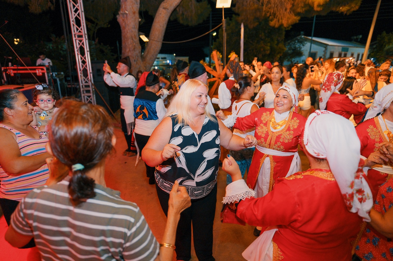 Mehmetçik Üzüm Festivali'nde dün akşam Kıbrıs Gecesi yapıldı