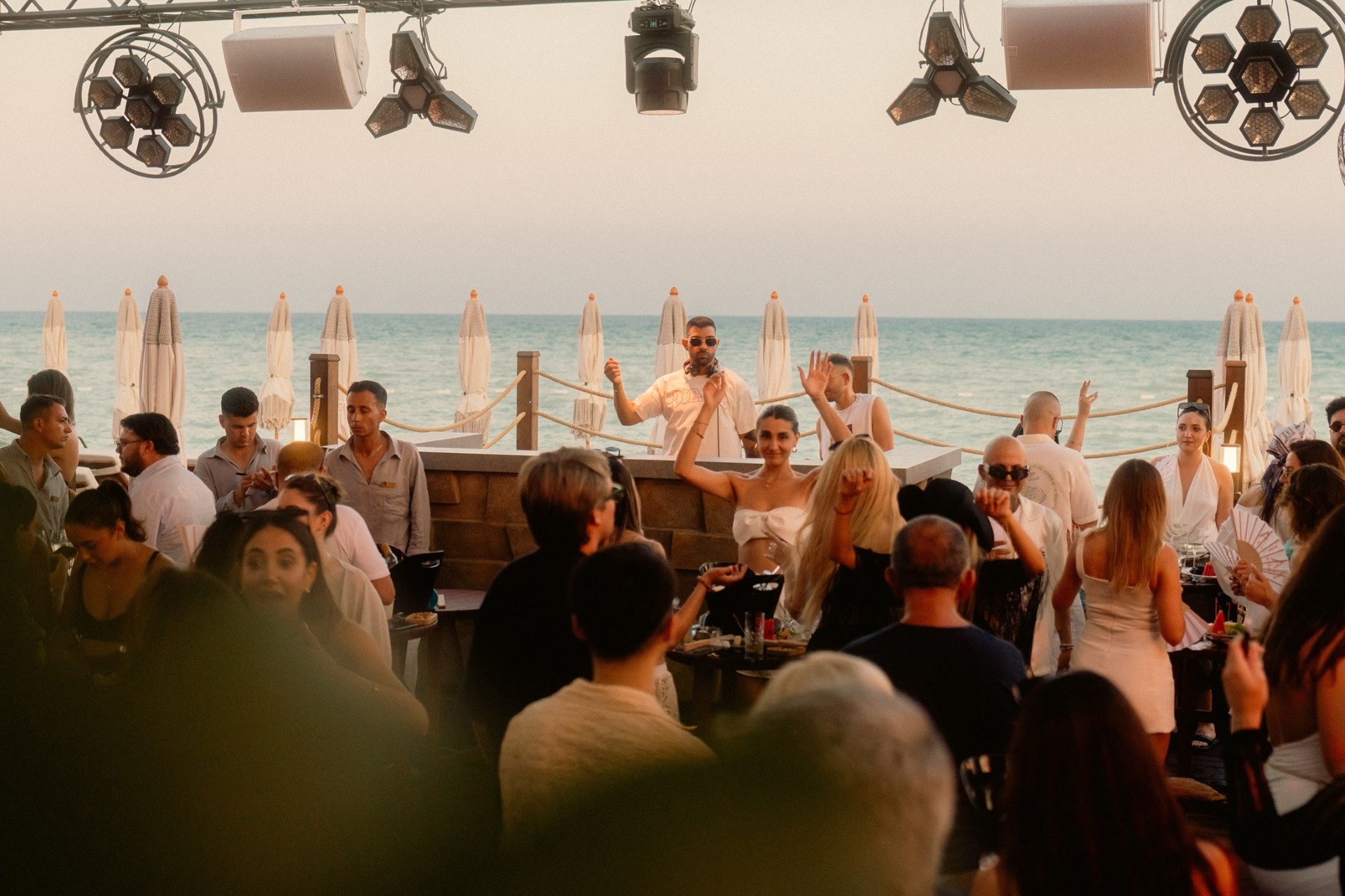 Merit Royal Gardens İskele'de yazın yeni eğlence adresi: Zaia Coastal Club