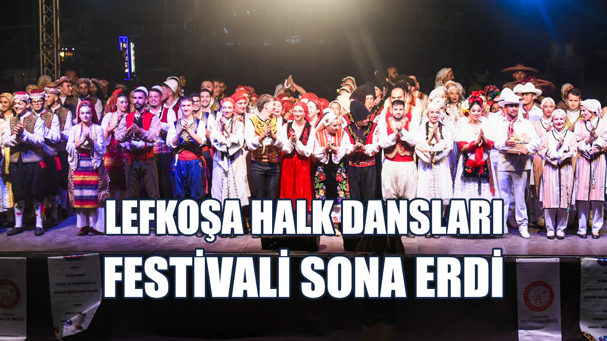 Gecede Ekipler Dans Gösterilerini Sundu