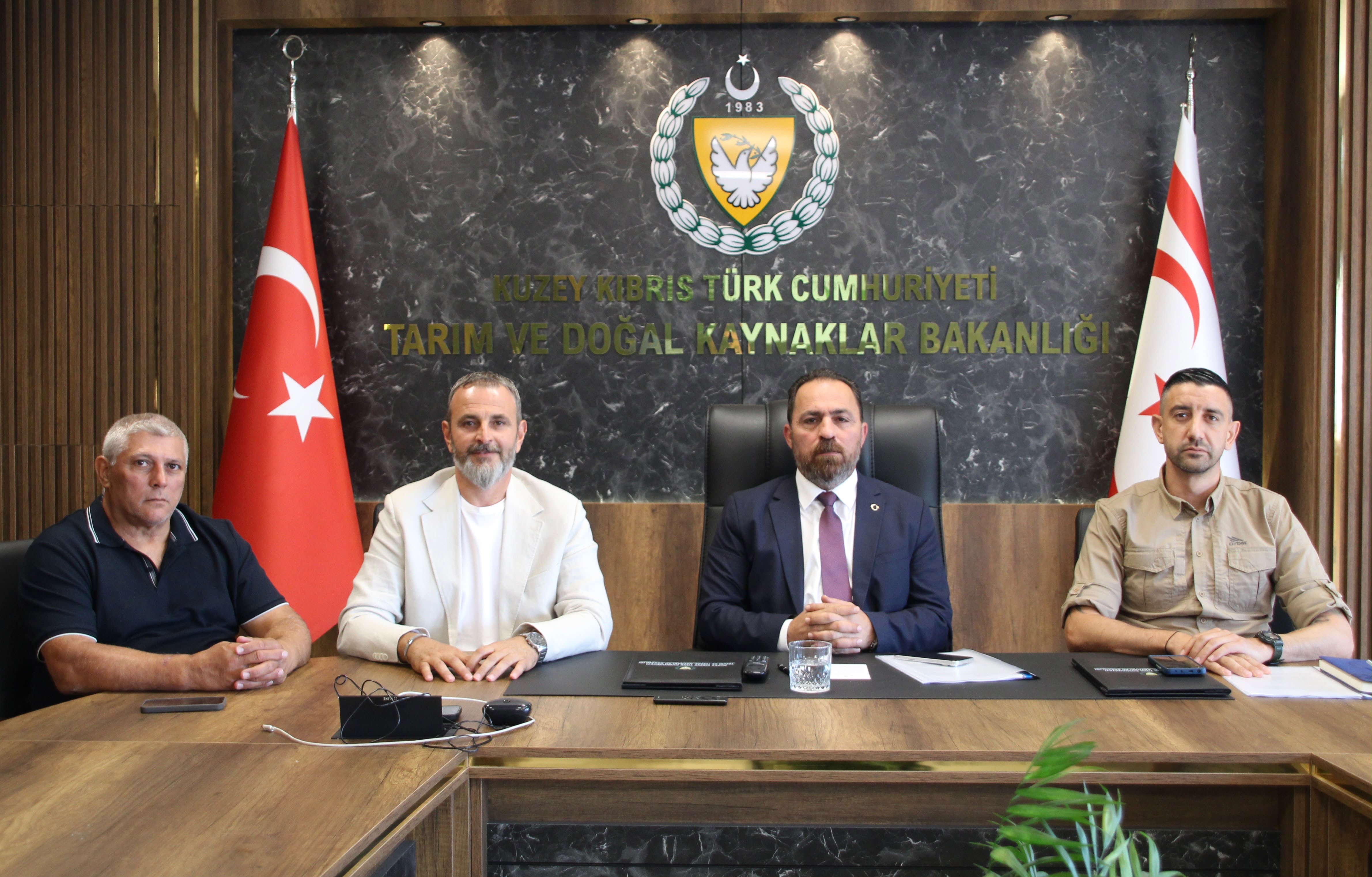 Bakan Çavuş, KKTC Avcılık Federasyonu heyetini kabul etti