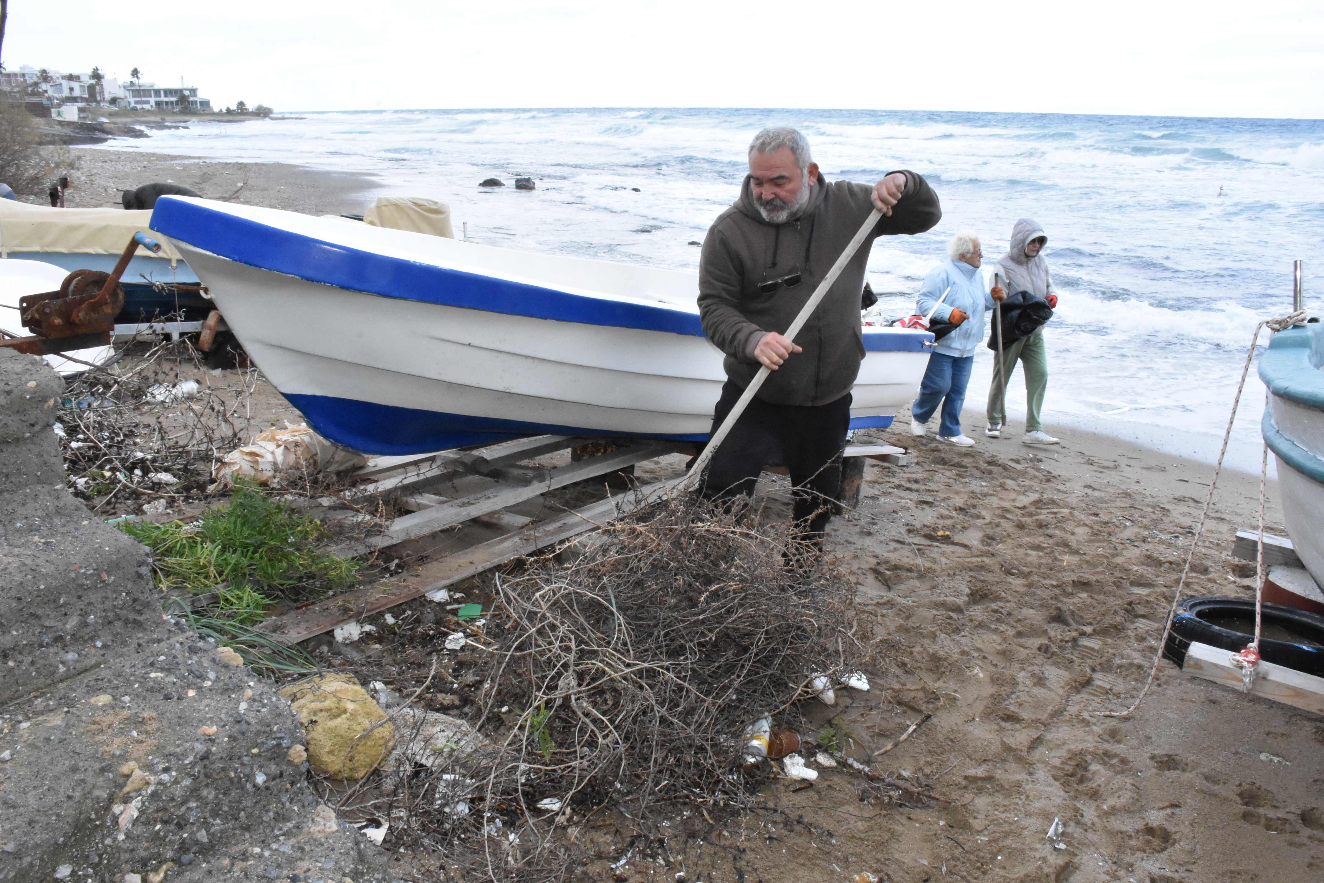 Karaoğlanoğlu’nda plaj temizliği gerçekleştirildi