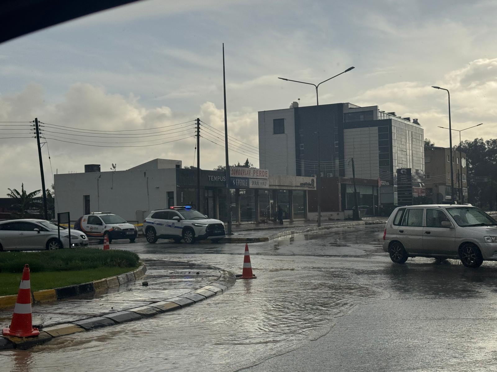 Bazı yollar trafik akışına yeniden açıldı