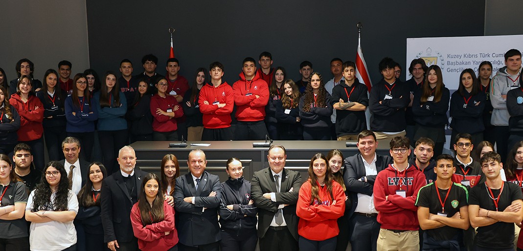 Öztürkler: Fikirlerinizi özgürce dile getirin