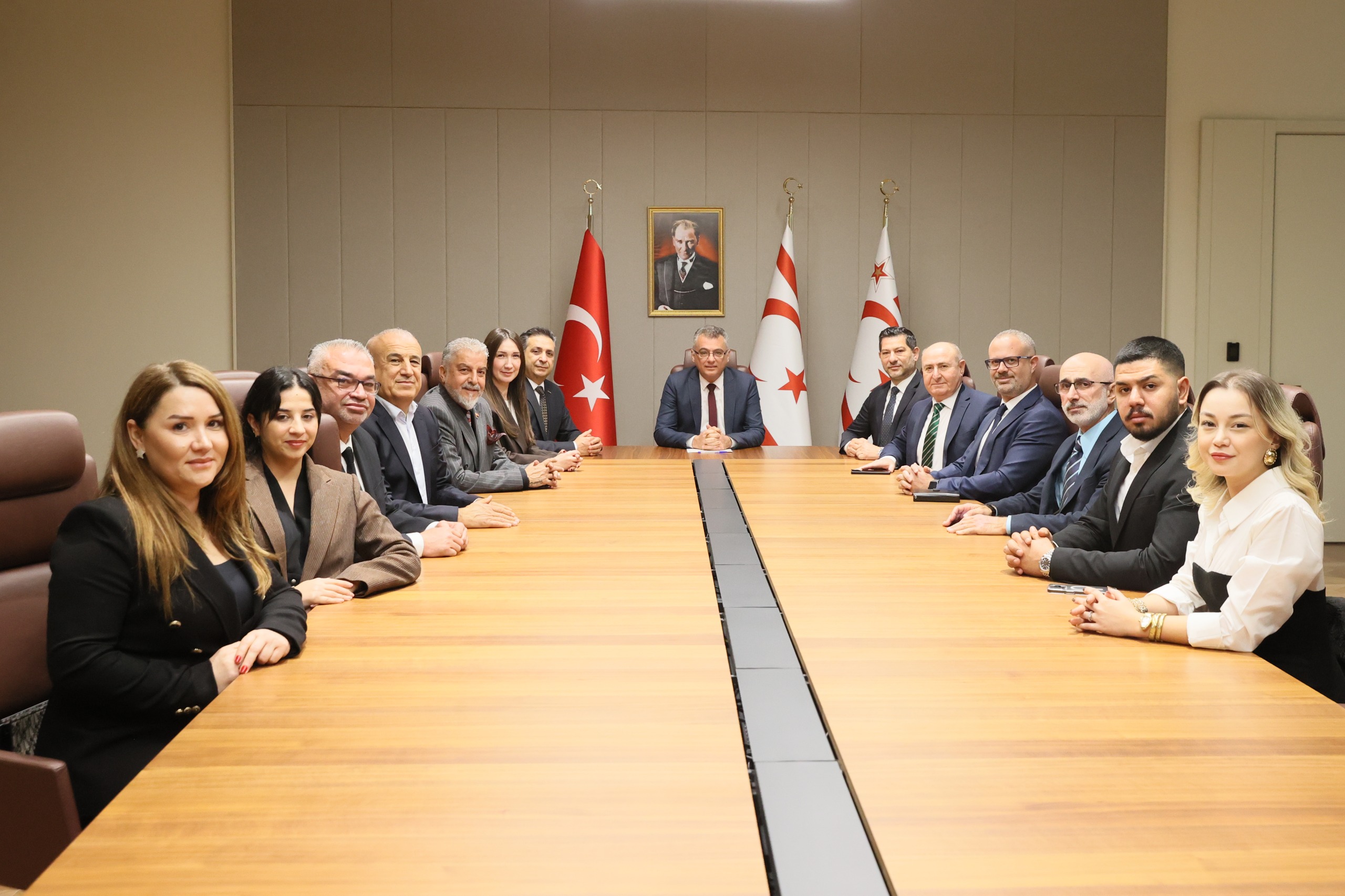 Erhürman, Türk - Arap ve Avrupa Birliği Ülkeleri İş İnsanları Derneği heyetini kabul etti