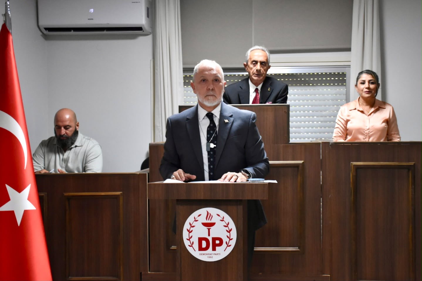 Aday olmayacağını açıklayan Akpınar yeniden aday oldu