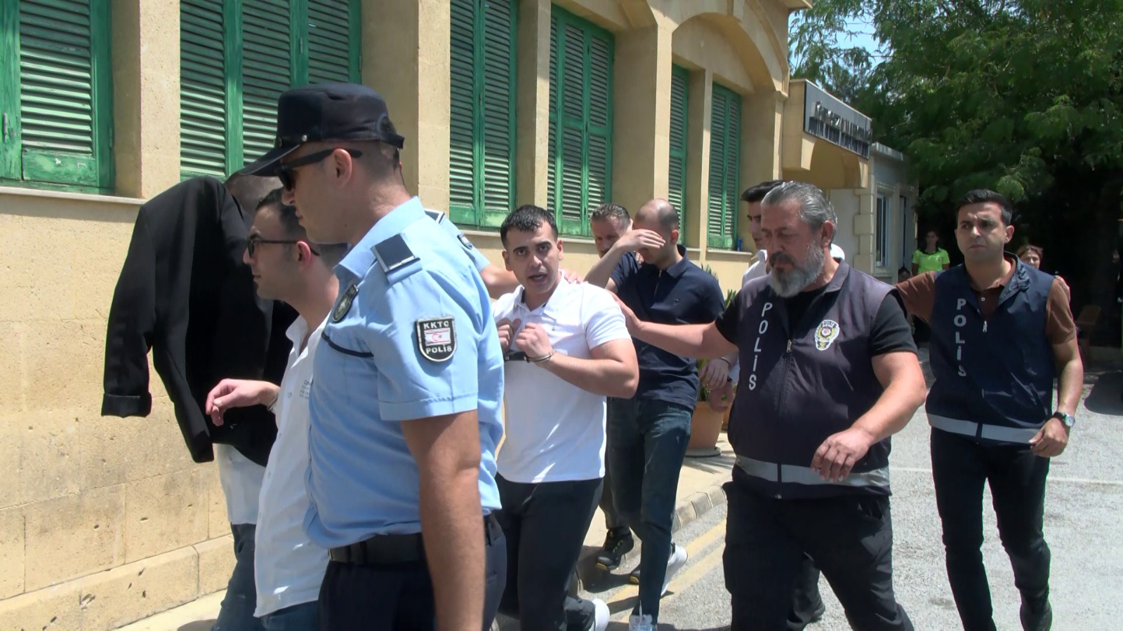 Girne'deki toplu tecavüz davasında karar... Sanıklara 10 ile 12 yıl arasında hapis