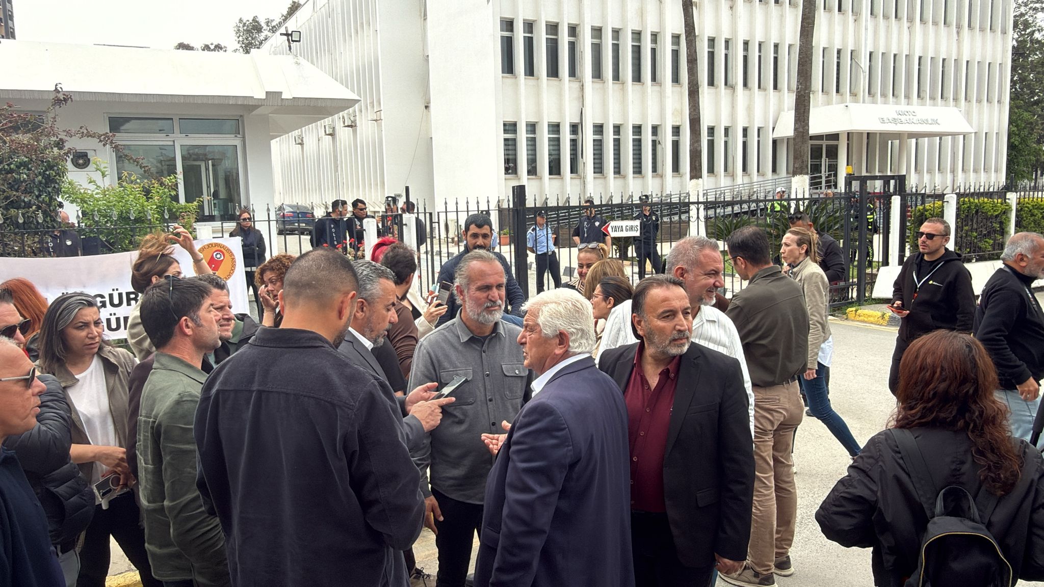 Sendikalar Başbakanlık önünde…