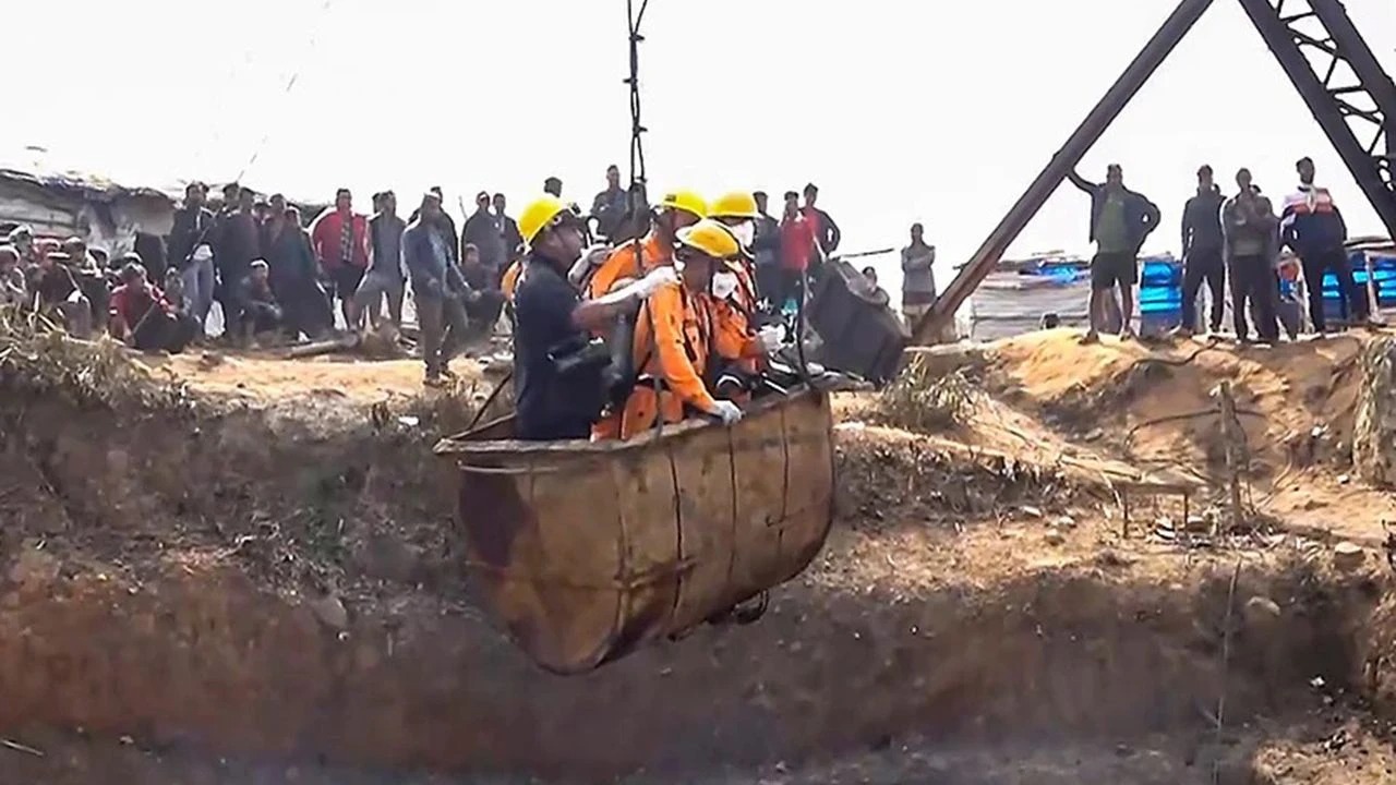 Hindistan'da kömür madenindeki patlamada ölenlerin sayısı 27'ye çıktı