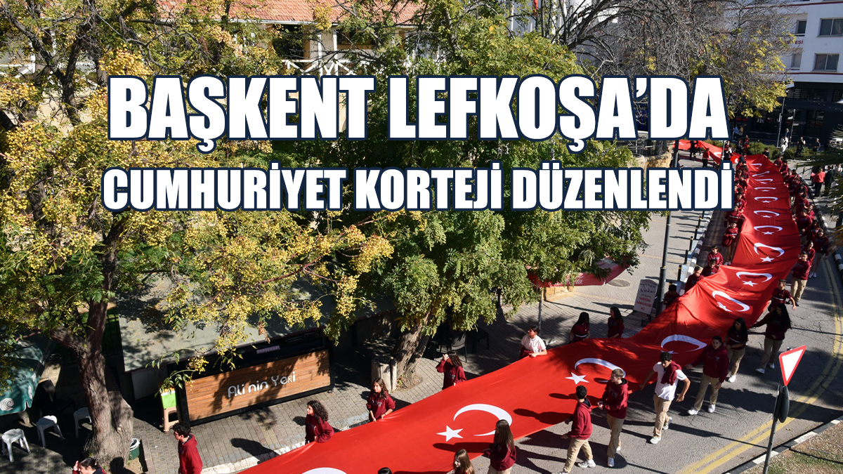 Kortejde, 100’er Metrelik KKTC Ve TC Bayrağı Taşındı