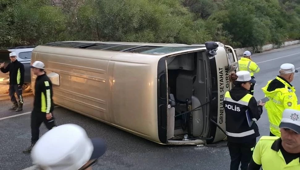 Ciklos’ta otobüs devrildi: 2 yaralı