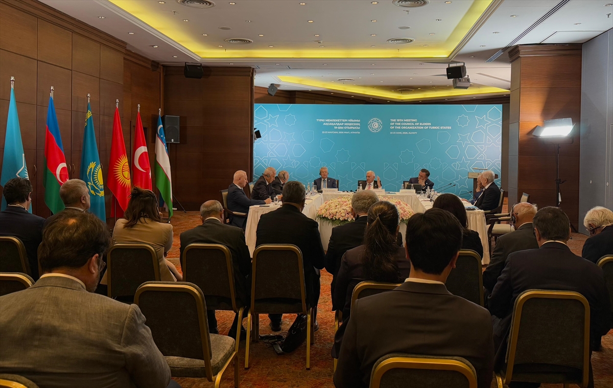 TDT Aksakallar Konseyi toplandı: KKTC'yi Öksüzoğlu temsil etti