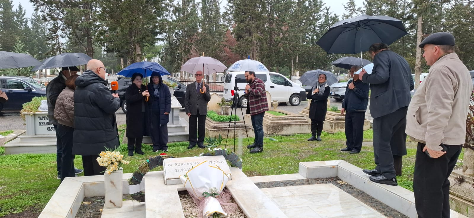 Dr. Burhan Nalbantoğlu, kabri başında anıldı