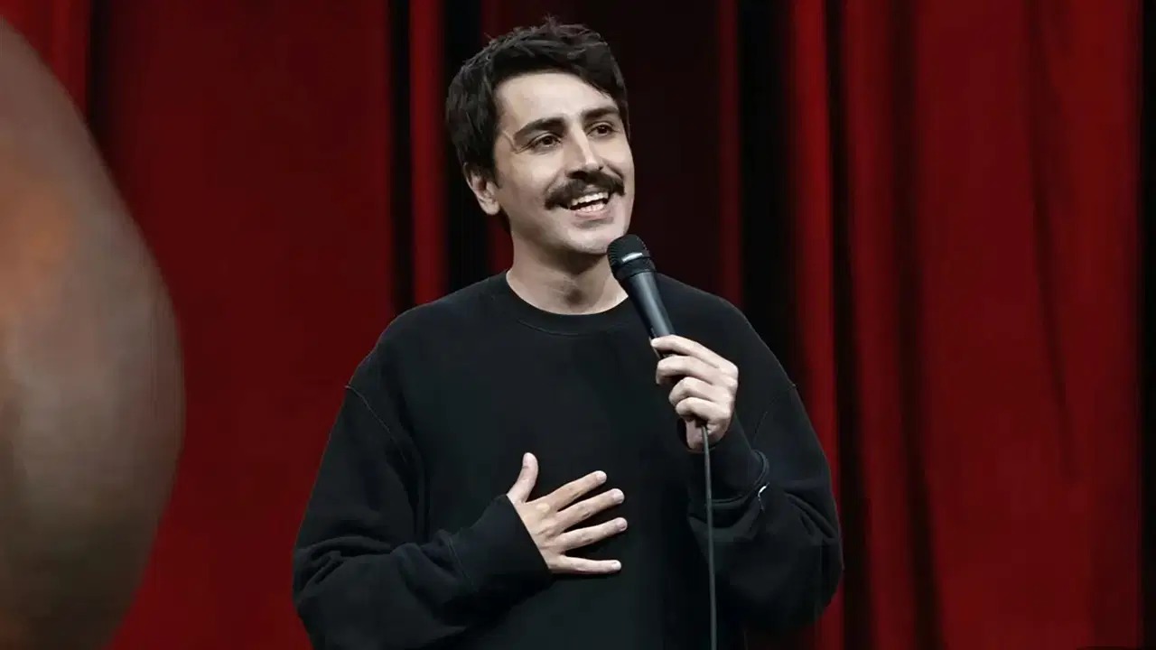 Komedyen Deniz Göktaş, havaalanında gözaltına alındı