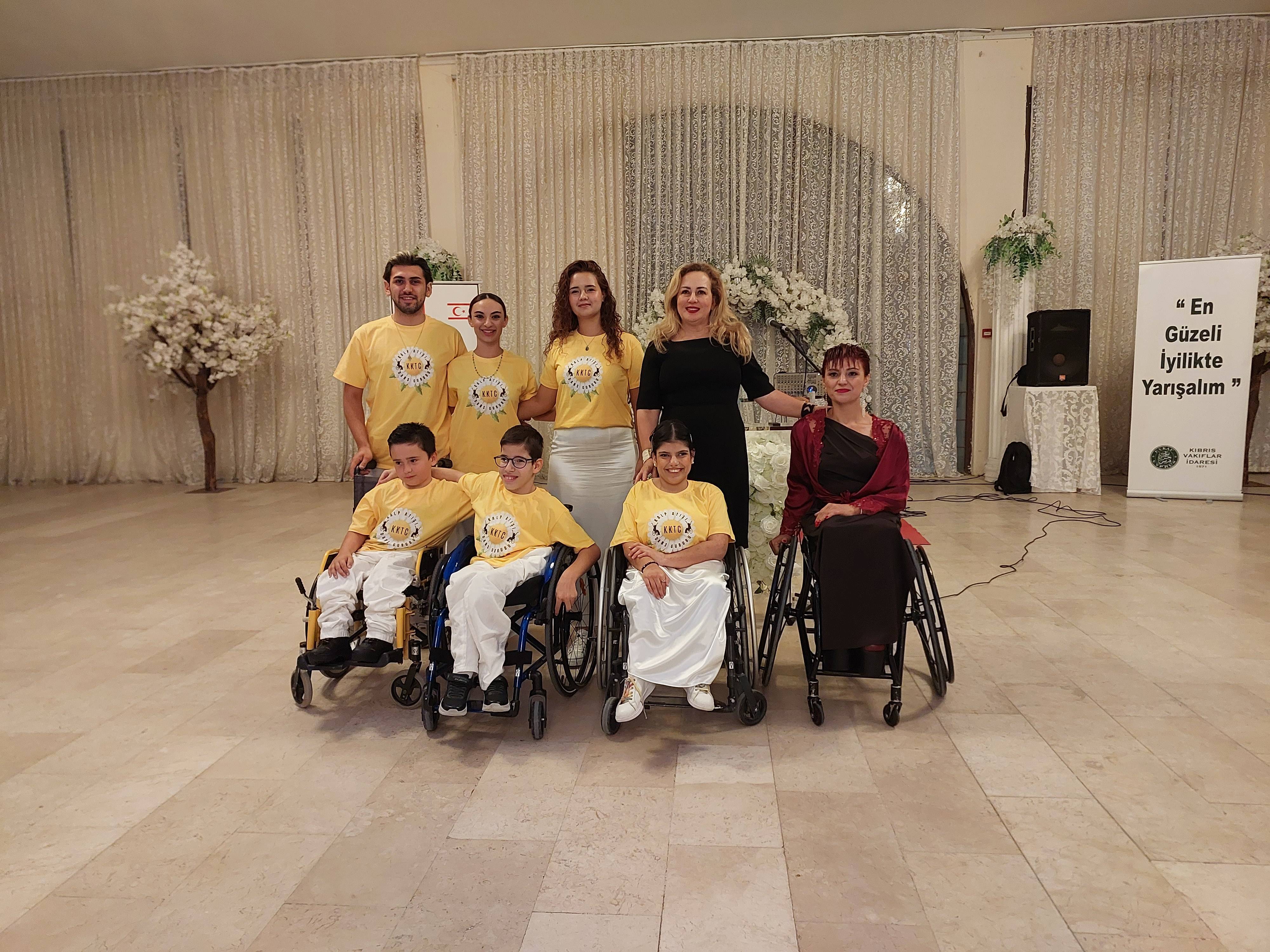 Kalp Atışı Tekerlekli Sandalye Dans Grubu gösterisi dün akşam yapıldı