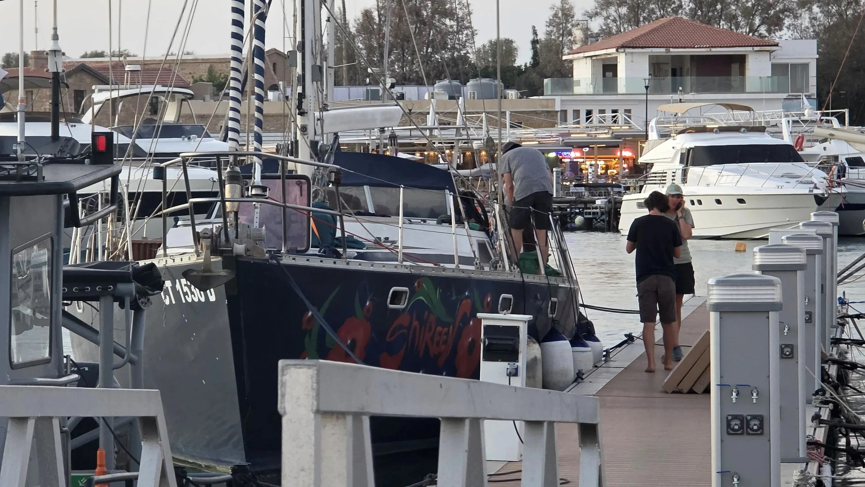 Larnaka Limanı'na sığınan teknenin sözcüsü: Silah değil ilaç taşıyoruz