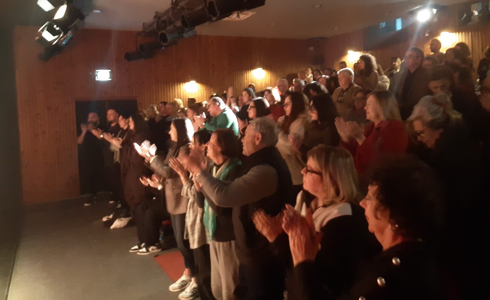 Lefkoşa Belediye Tiyatrosu’ndan EKTAM emekçileri ve Tıp-İş’e destek