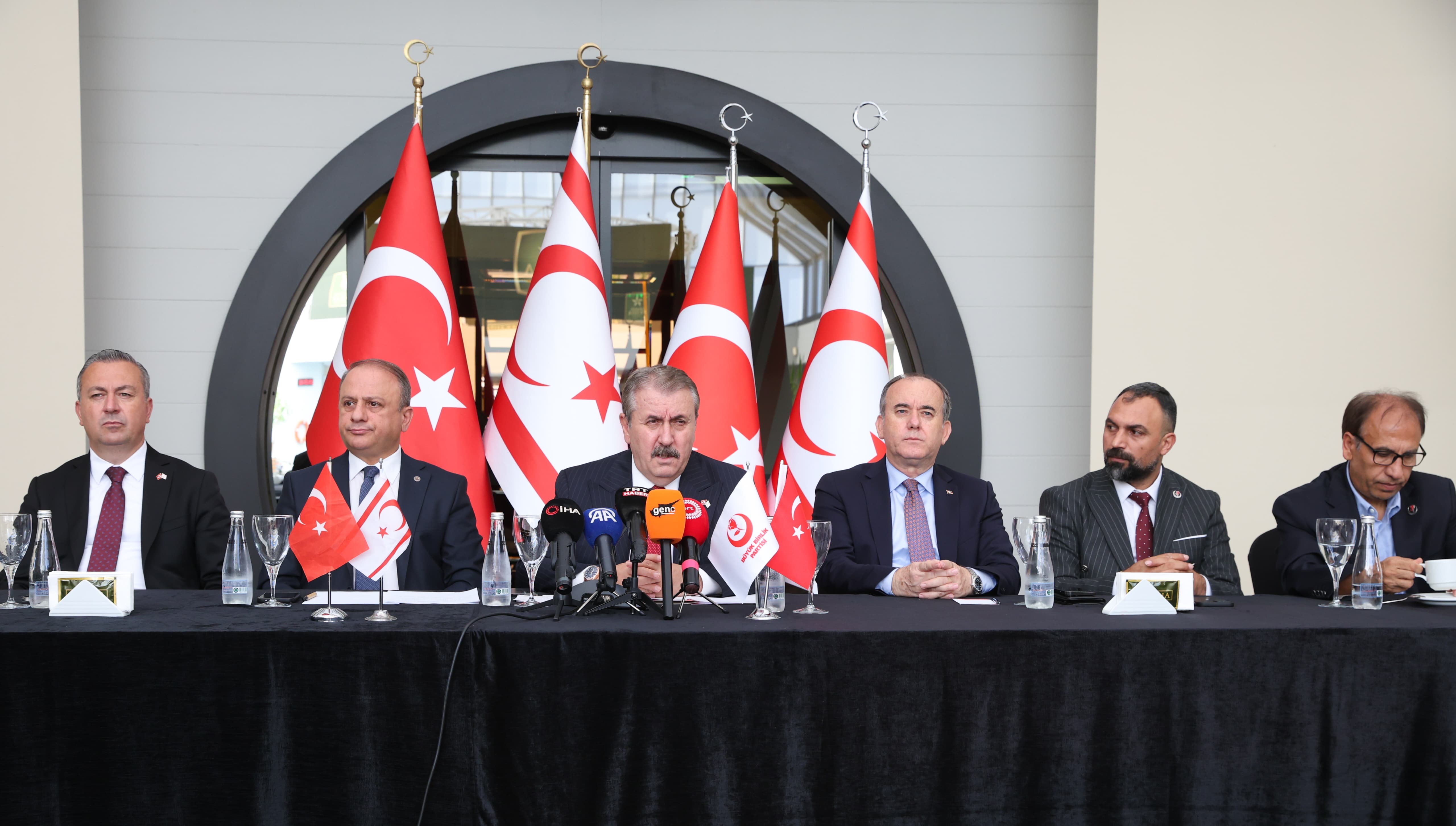 Destici: Kıbrıs’ta en gerçekçi çözüm iki devlettir