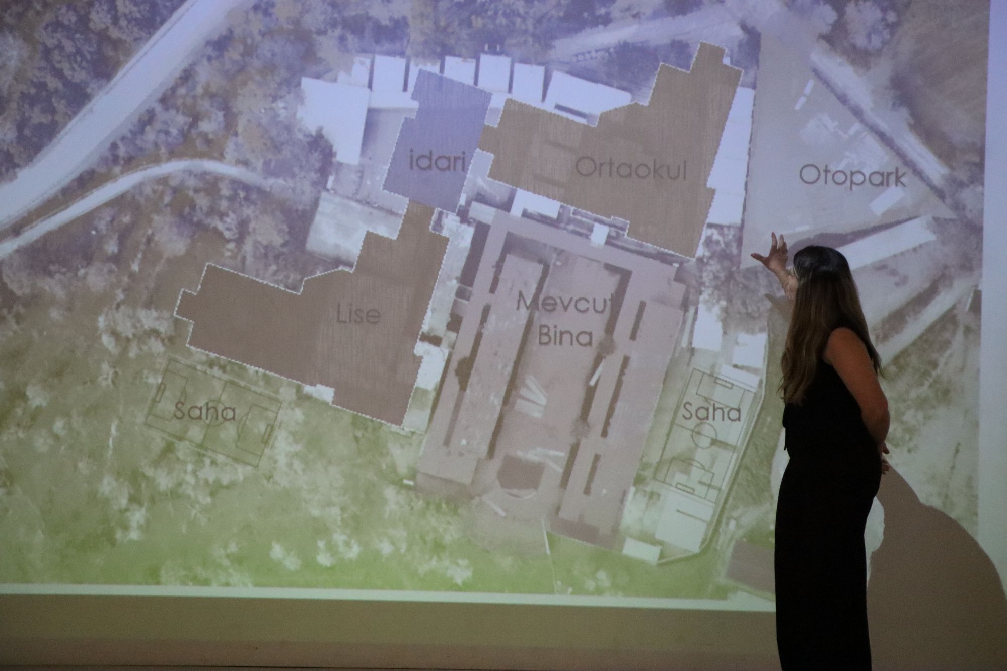 Lefke Gazi Lisesi'nin yeni binasıyla ilgili bilgilendirme toplantısı yapıldı