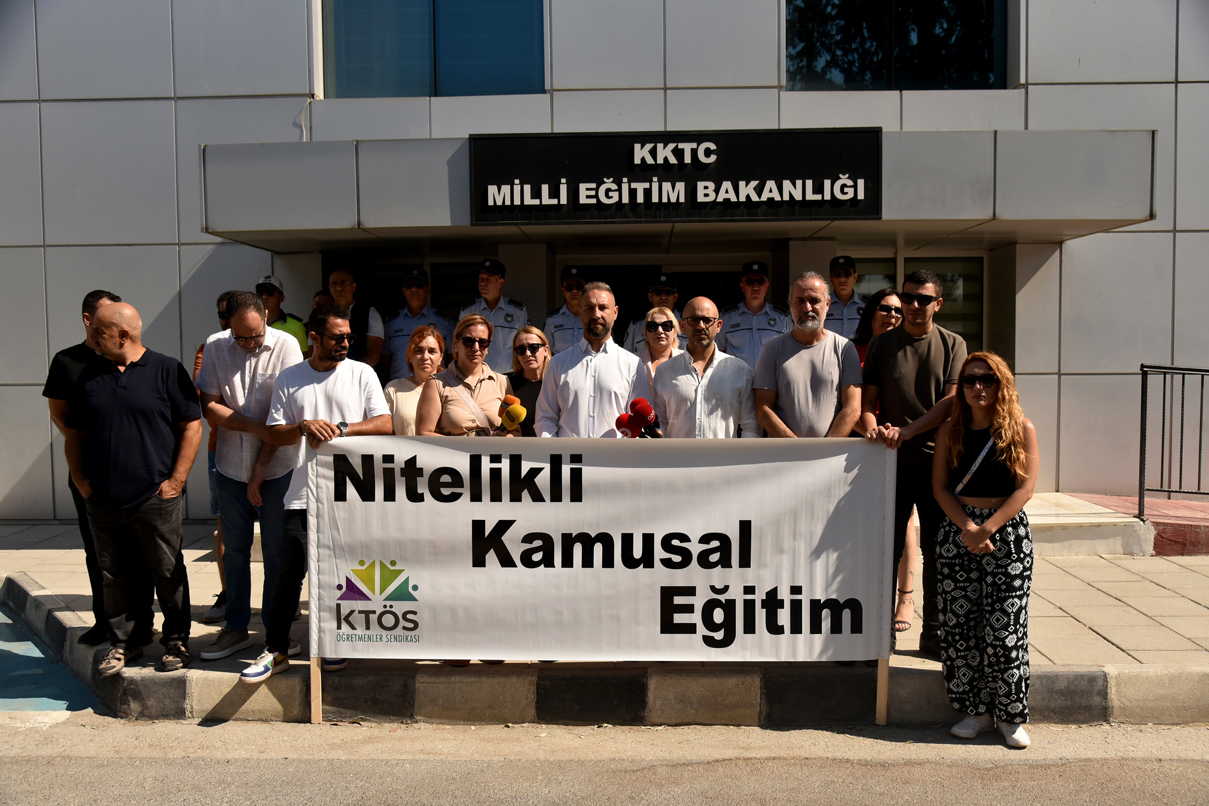 KTÖS, eylem yaptı: Okulları ve kadrolarını Eylüle kadar hazırlayın