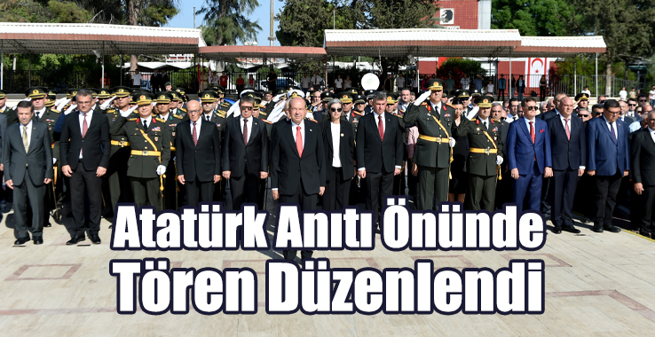 Atatürk Anıtı Önünde Tören Düzenlendi