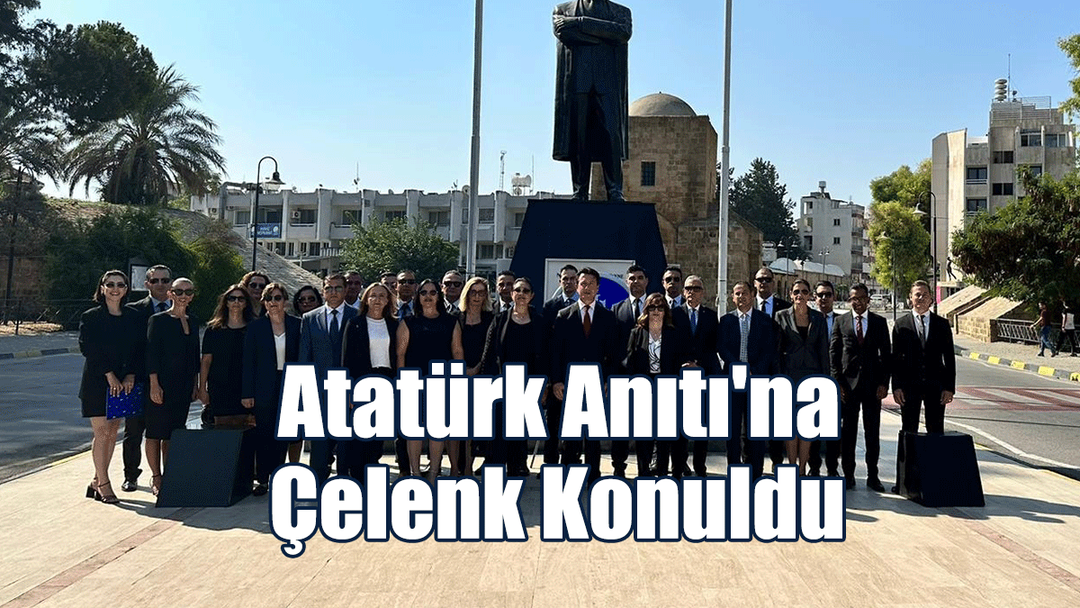 İş Bankası KKTC Ülke Müdürlüğü Atatürk Anıtı'na Çelenk Koydu