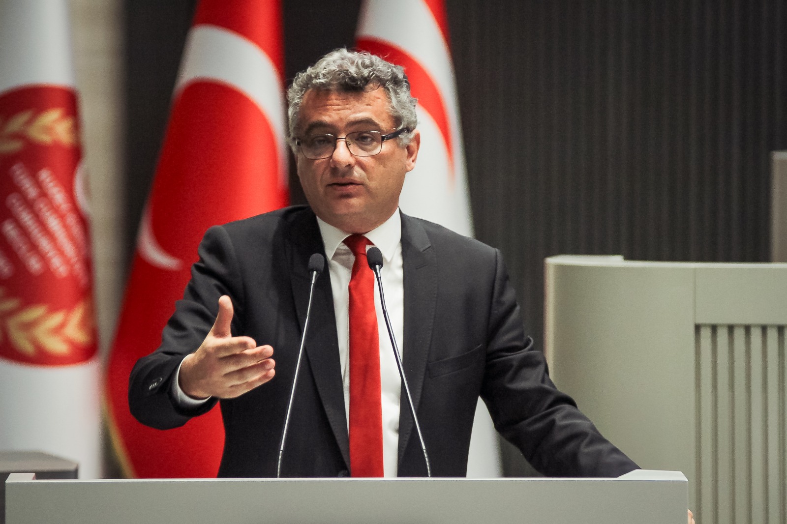 Erhürman: Toplayın pılınızı pırtınızı, gidin!