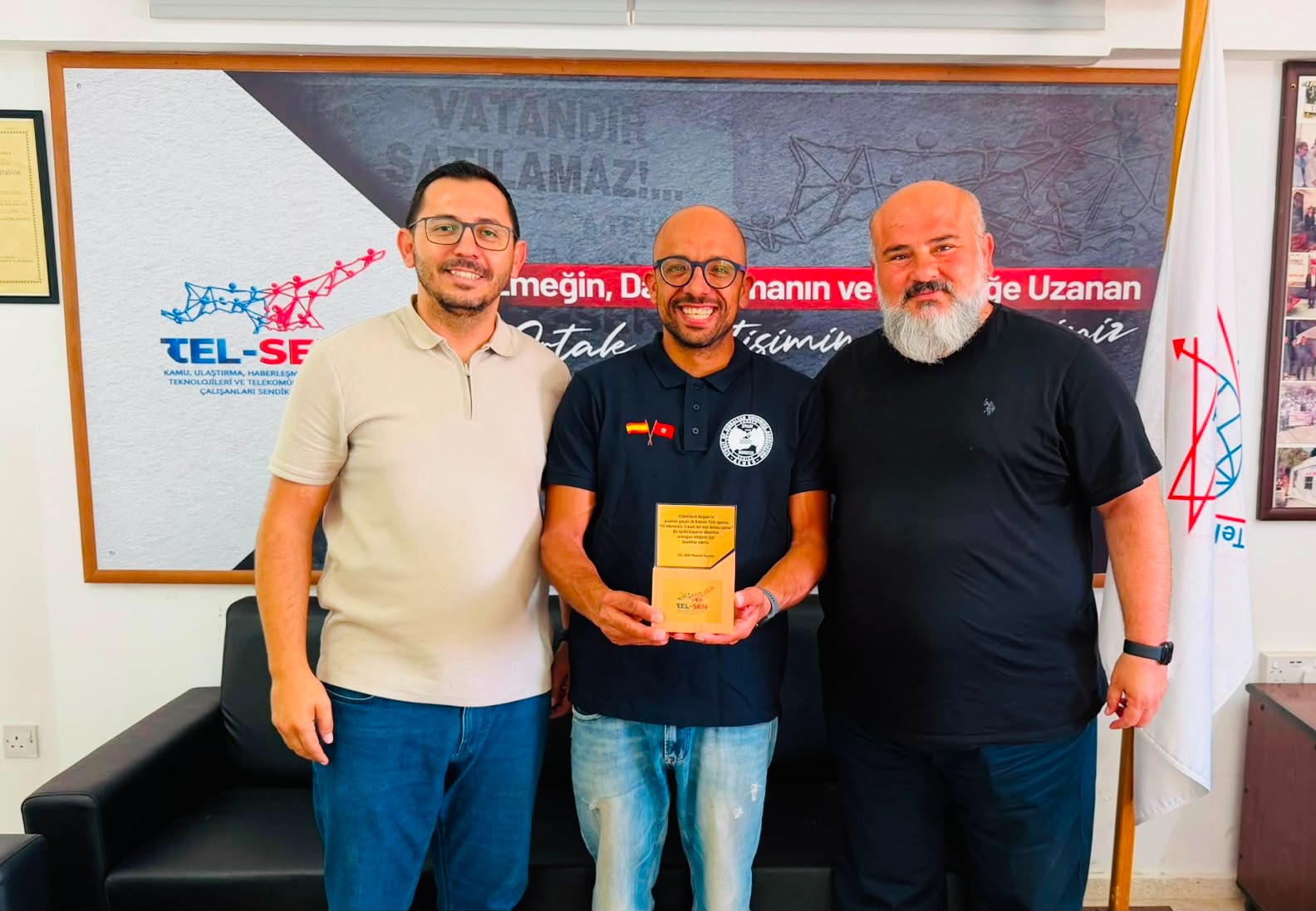 Tel-Sen'den Hasan İlker'e anlamlı plaket