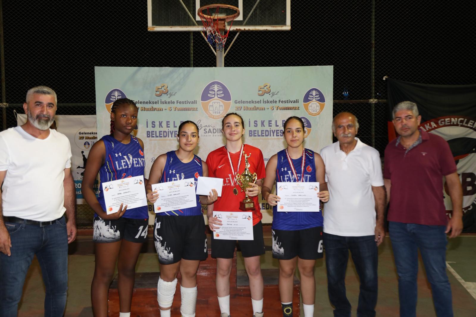 1751867308793BASKETBOL ŞÖLENİNDE 130 BİN LİRA DAĞILTILDI3.jpg