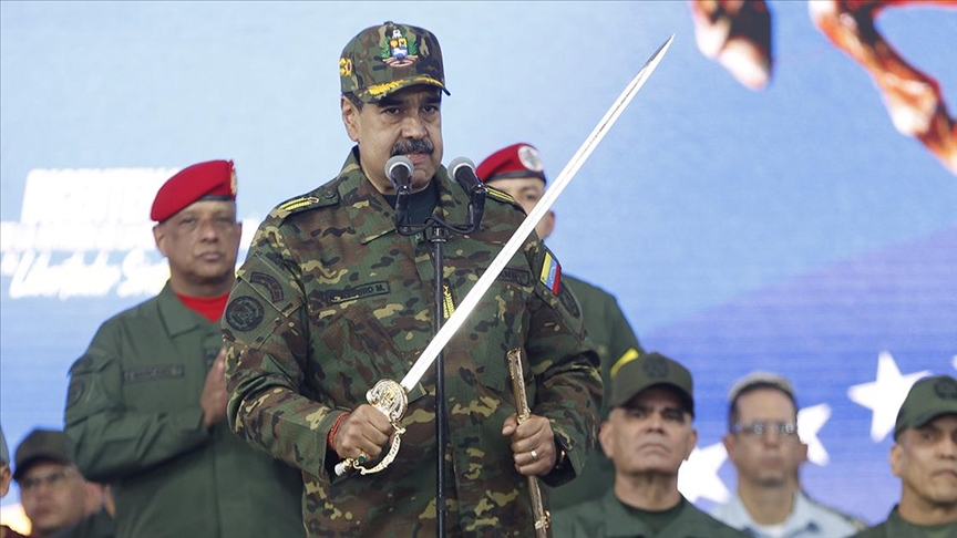 Venezuela'da binlerce kişi ABD'ye tepki için yürüdü, Maduro'ya destek mesajı verdi
