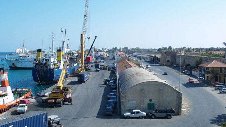 TIR'ın dorsesine gizlenerek ülkeye girmeye çalıştılar: 5 kişi tutuklandı
