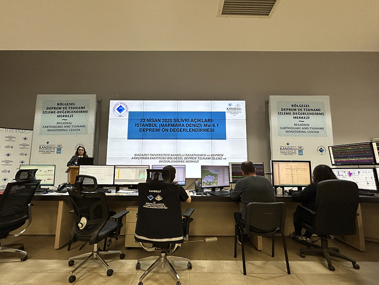 Depremin şiddeti denizde 8, karada ise 4-5 ölçüldü