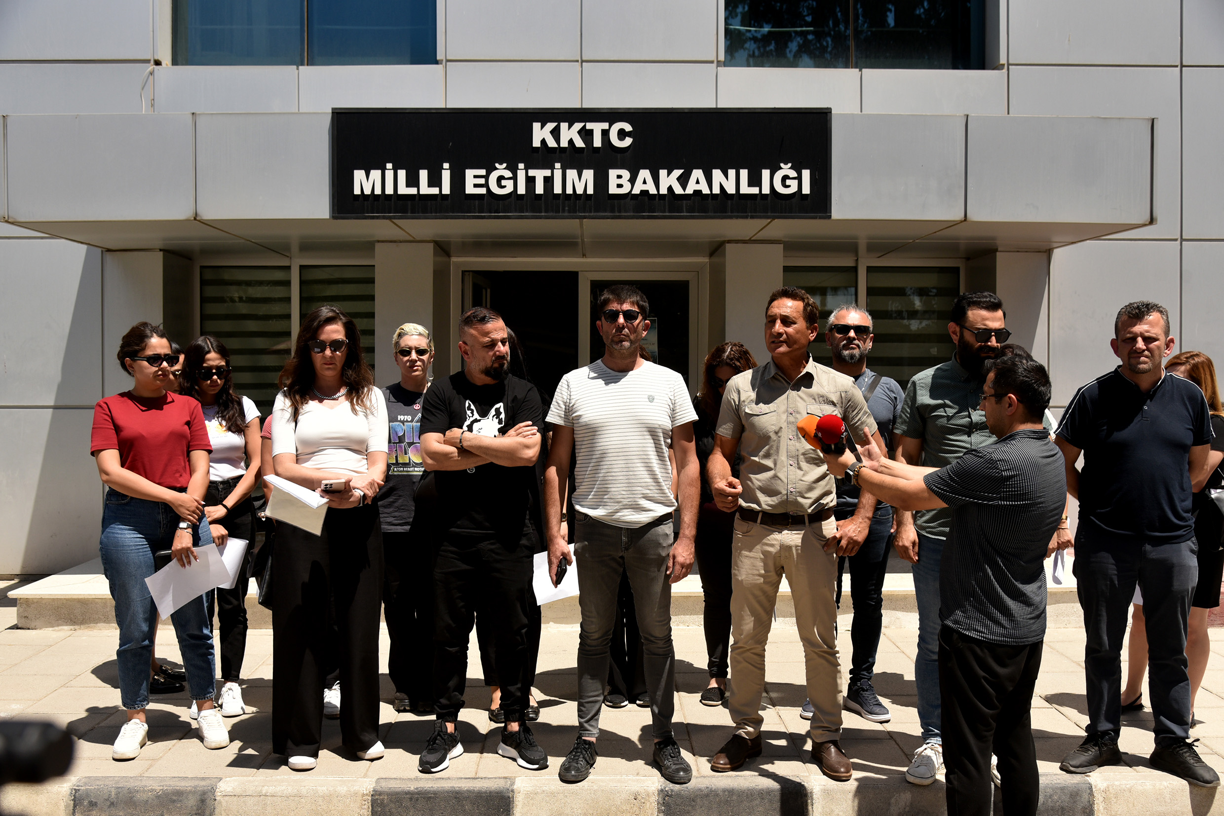 KTOEÖS, bakanlık önünde açıklama yaptı: Öğretmenler hiçbiri suç işlemedi