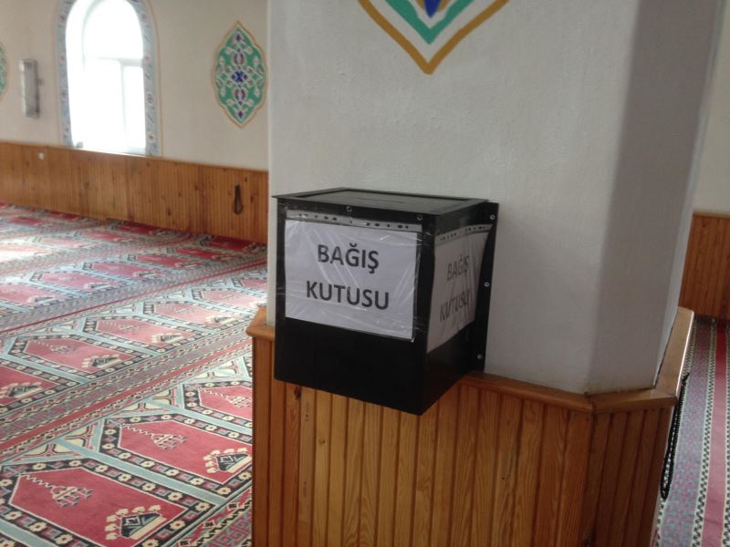 Caminin bağış kutusundan 5 bin TL çalındı