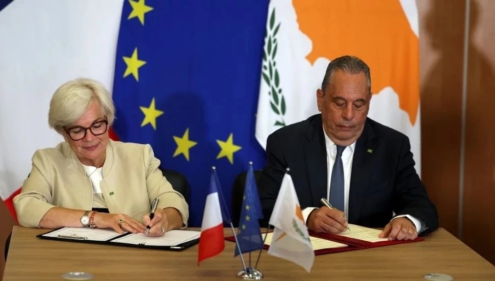 Güney Kıbrıs ile Fransa arasında askeri işbirliği anlaşması…
