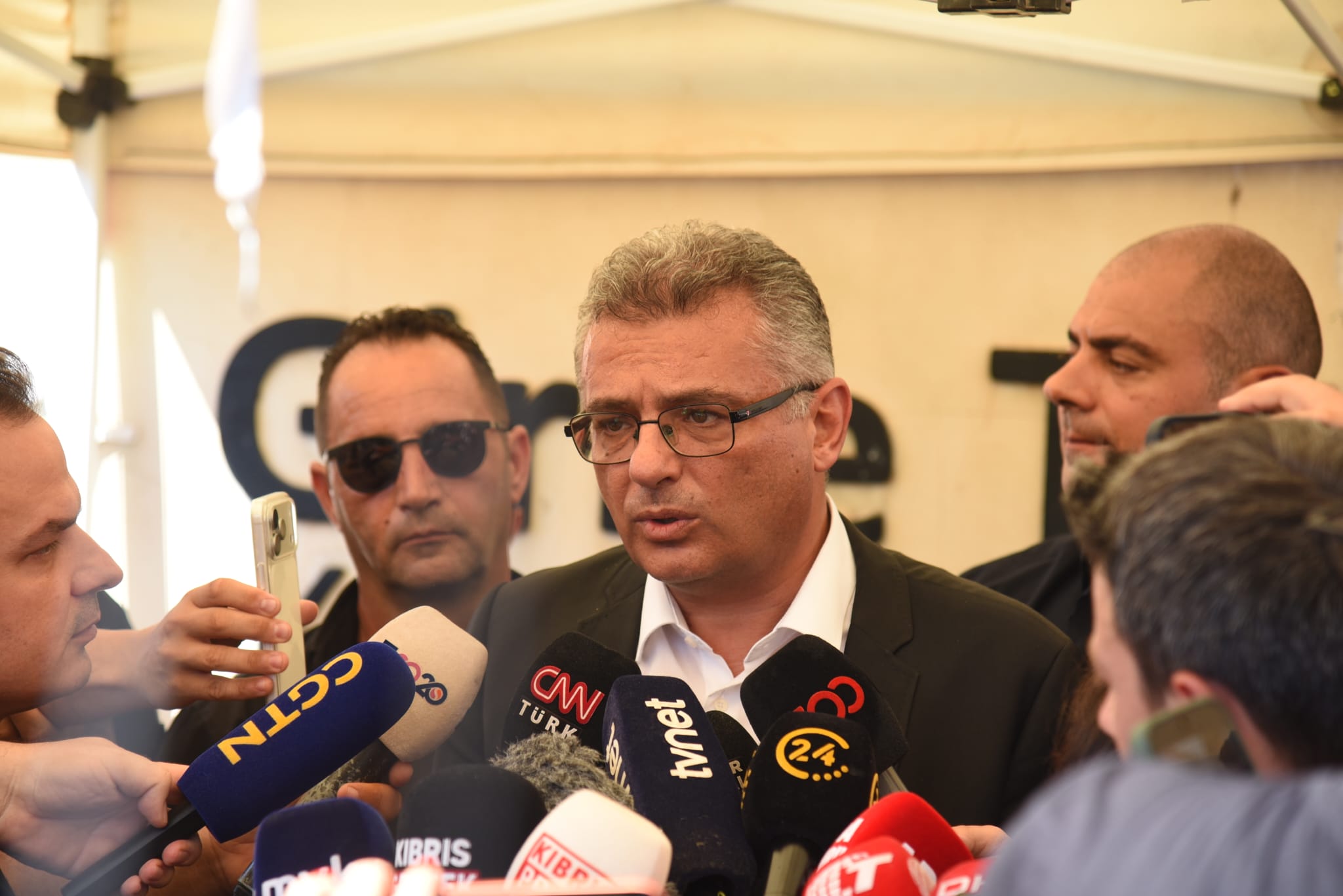 Erhürman: “Umudumuzu yitirmek istemiyoruz, arama kurtarma çalışmaları devam ediyor”