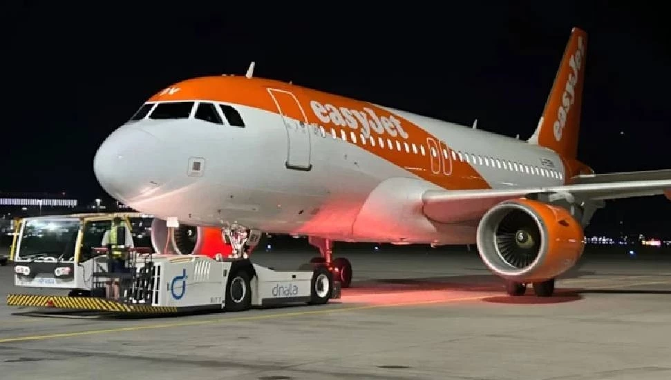 Güney Kıbrıs’tan İngiltere’ye giden uçak İzmir’e acil iniş yaptı