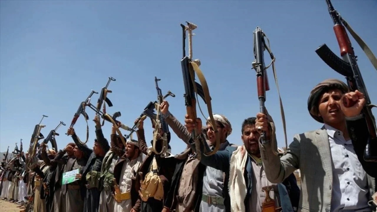 Husiler Suudi Arabistan'ı vurdu: 13 yaralı, 7 ev hasar gördü