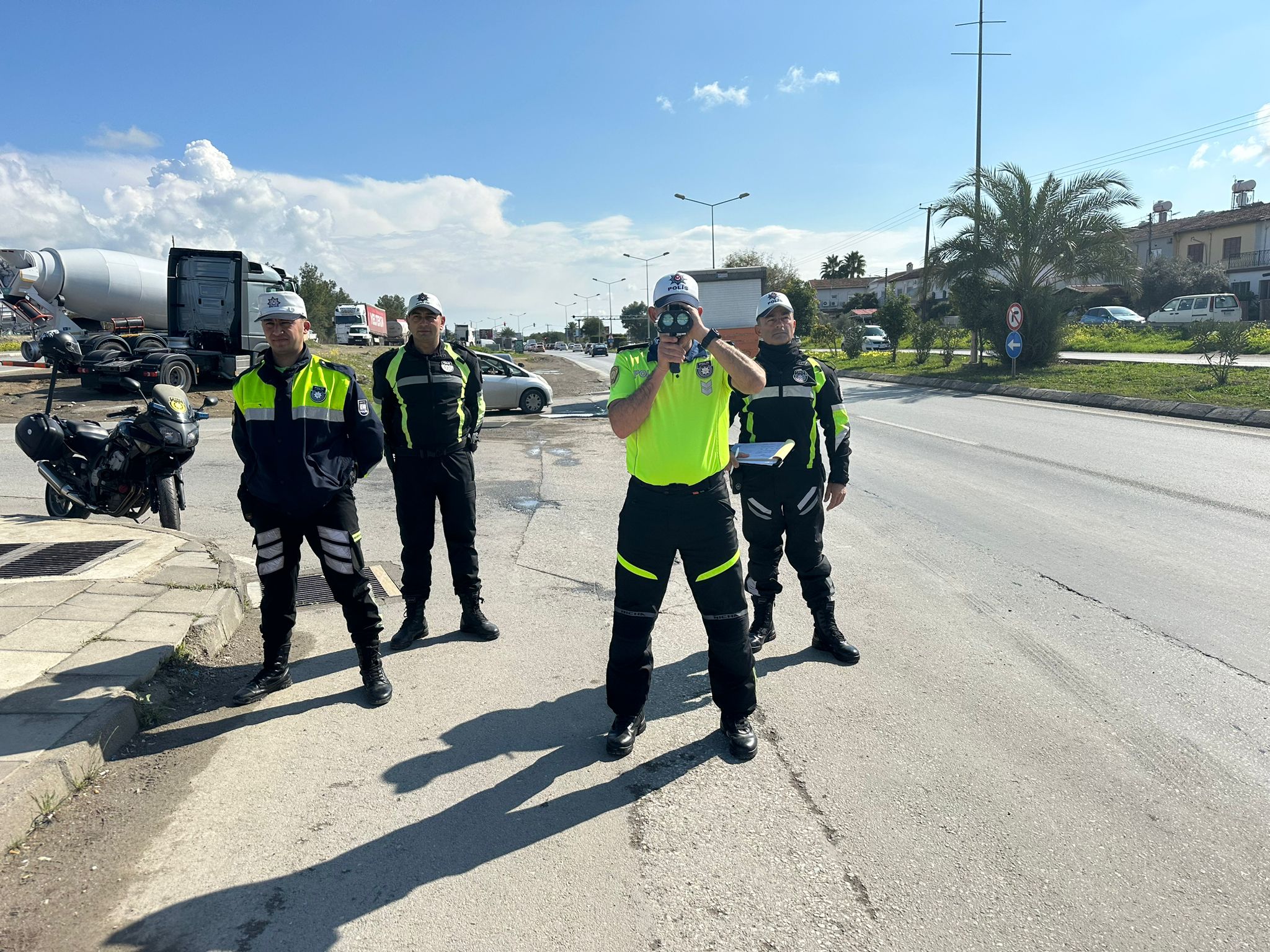 330 sürücüye ceza, 2 kişiye tutuklama