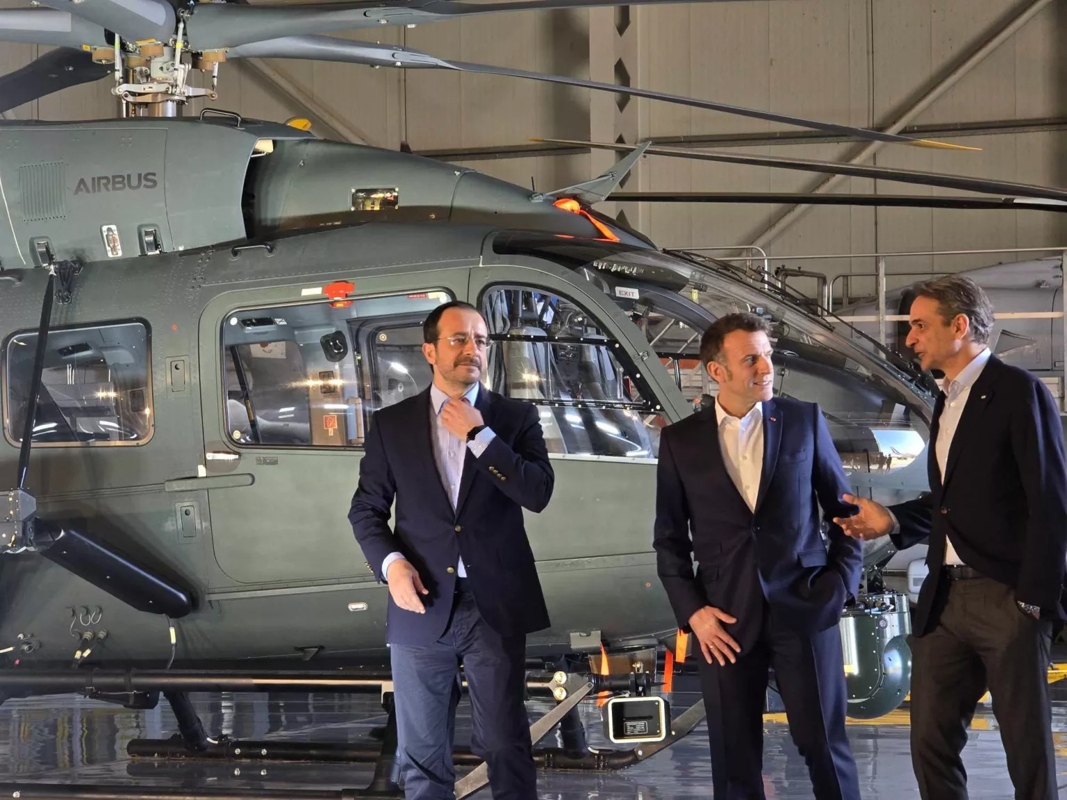 Macron: Kıbrıs’a çok sayıda İHA ve füze saldırısı düzenlendi