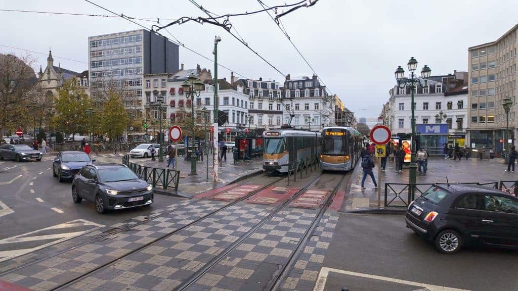 Brüksel'de 600 günü geçen krizin ardından bölgesel hükümet kuruldu
