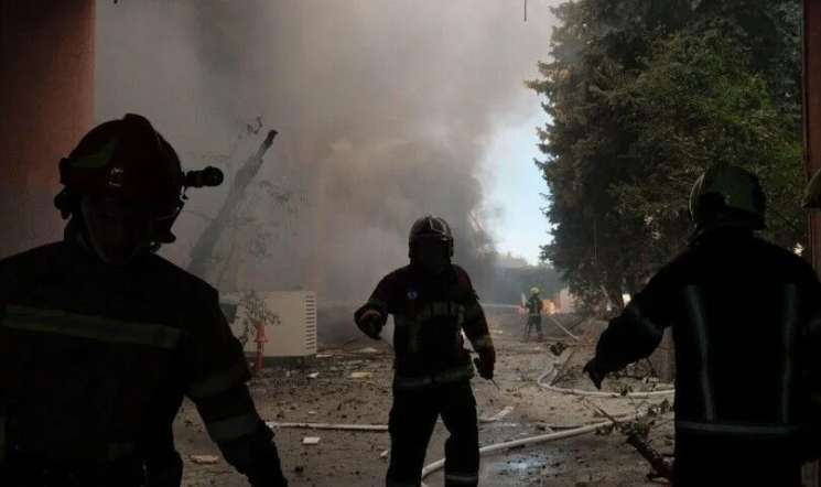 Rusya'nın Kiev'e düzenlediği saldırıda 8 kişi öldü, 33 kişi yaralandı