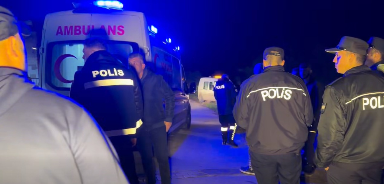 Motosiklet sürücüsü yayalara çarptı!