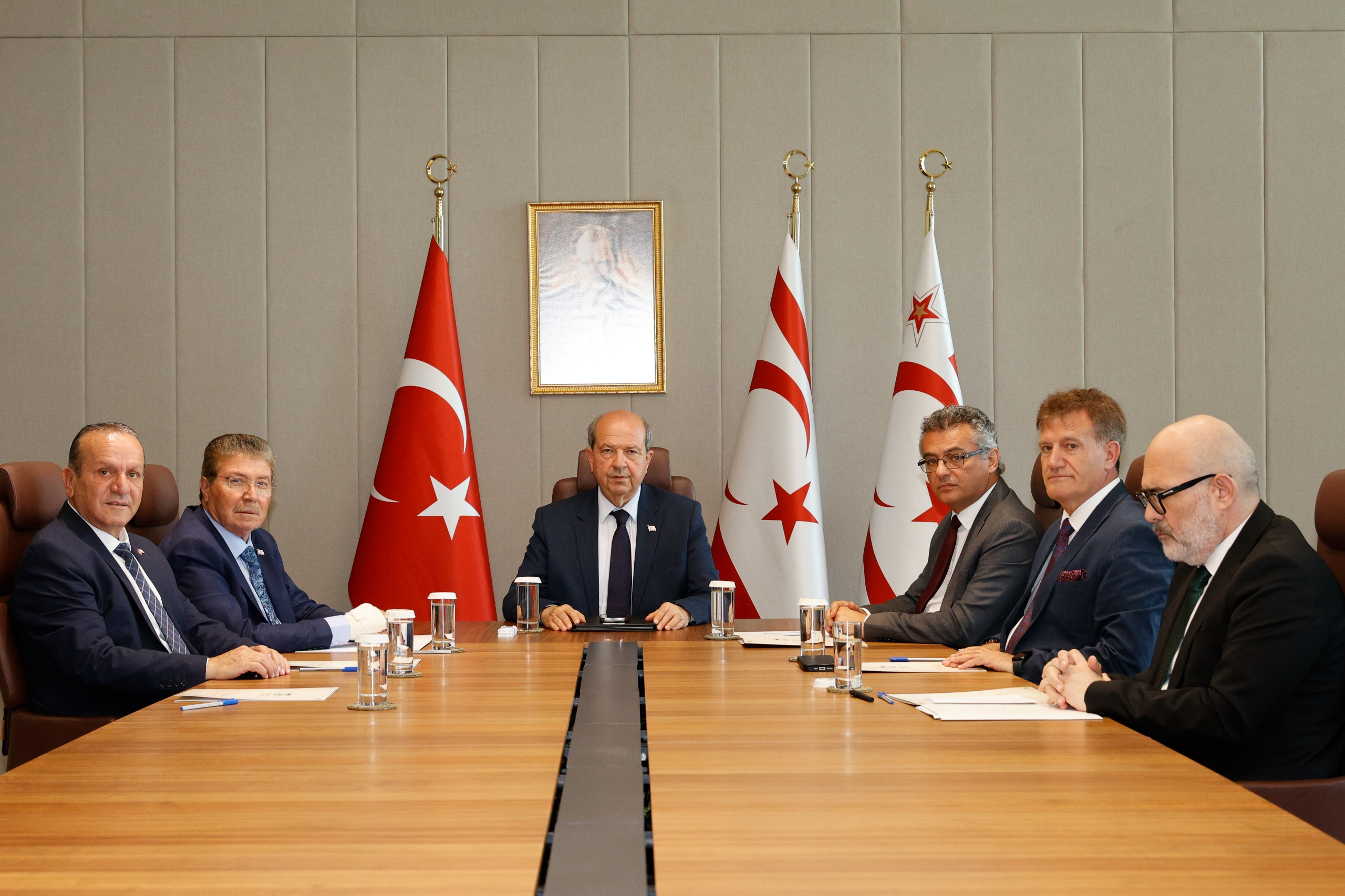 Tatar’ın Meclis’te temsil edilen siyasi parti başkanlarıyla görüşmesi sona erdi