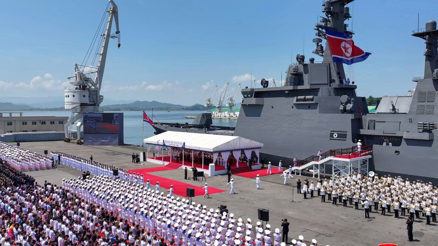 Kuzey Kore, 5 bin tonluk "Choe Hyon" destroyerini hizmete aldı