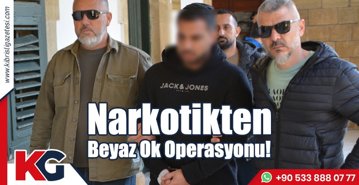 Dur İhtarına Uymadı, Polis Aracına Çarptı!