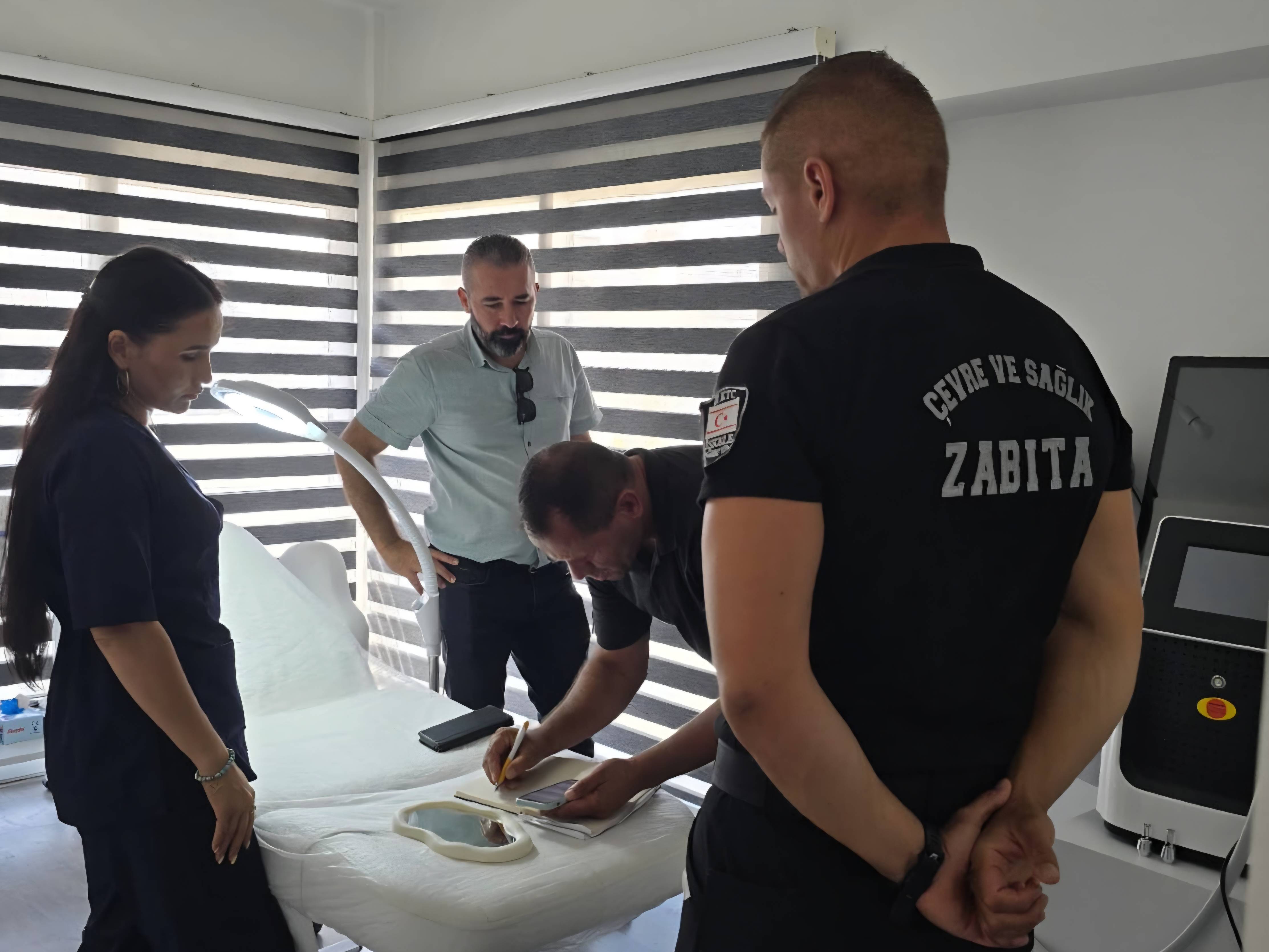KTTB ve polis, İskele’de bir güzellik merkezine baskın düzenledi