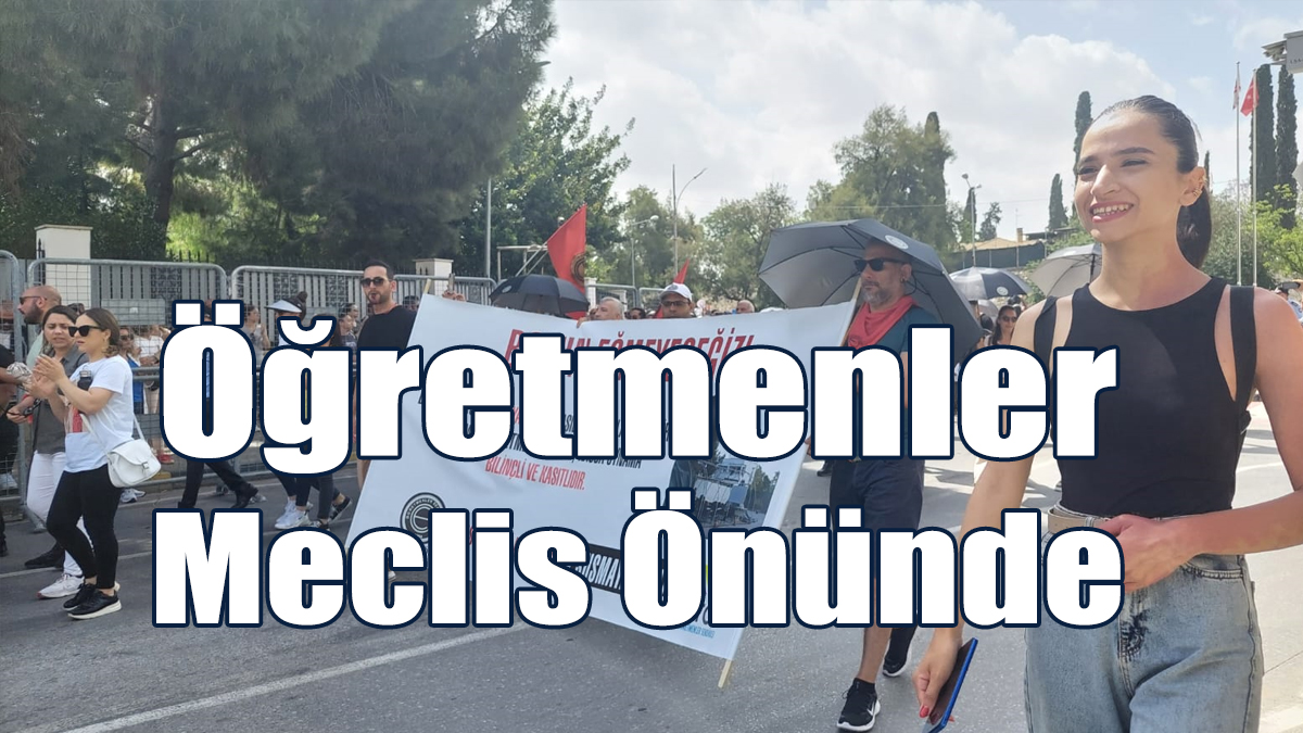 Öğretmenler Meclis Önünde Eylem Yapıyor